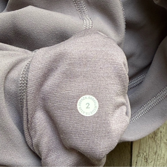 Lululemon Purple High-Waisted Leggings with Smooth Stretch Fabric size 2 - Picture 8 of 8